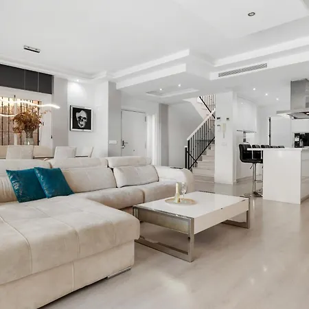 La Vida Ref #111 Villa Marbella